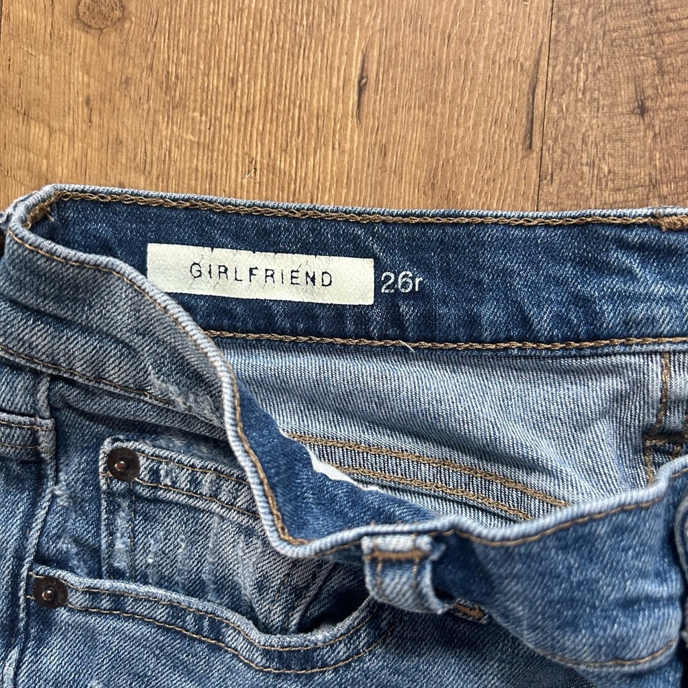 GAP Girlfriend Jeans Size 26 Cropped Distressed Medium Wash Denim - Picture 9 of 16